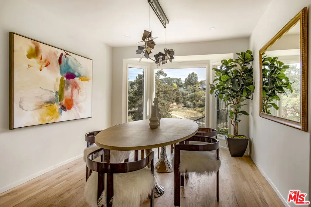 19542 Greenbriar Drive, Tarzana, California 91356 home-pic-4