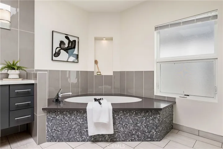 2799 E 21st Street, Signal Hill, California 90755