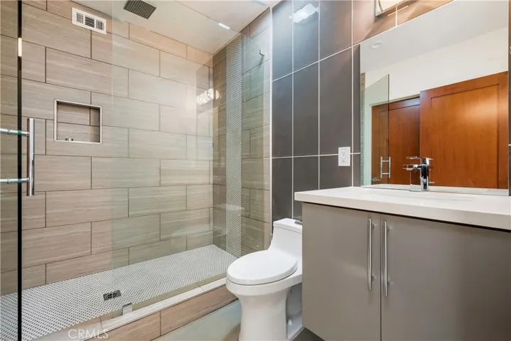 2799 E 21st Street, Signal Hill, California 90755