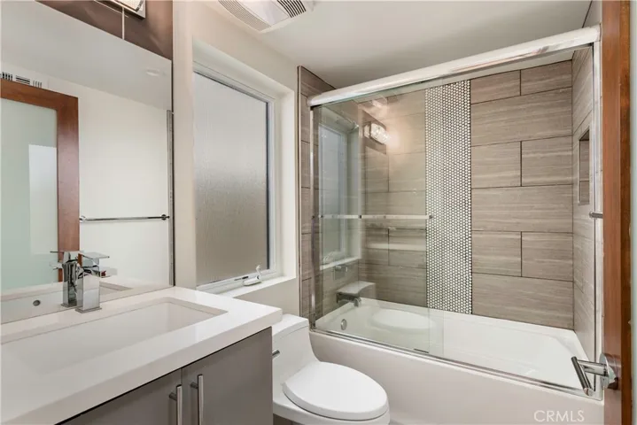 2799 E 21st Street, Signal Hill, California 90755