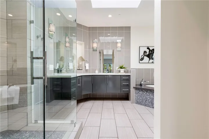 2799 E 21st Street, Signal Hill, California 90755