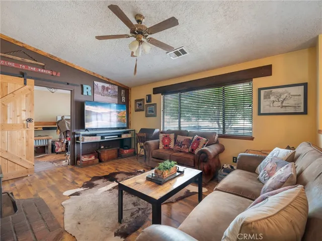 10373 Columbine Road, Oak Hills, California 92371