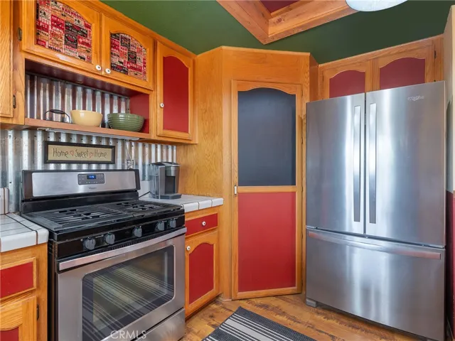 10373 Columbine Road, Oak Hills, California 92371