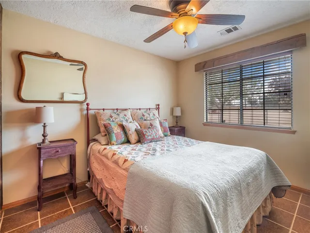 10373 Columbine Road, Oak Hills, California 92371