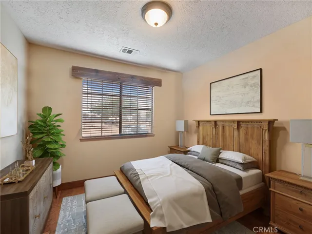 10373 Columbine Road, Oak Hills, California 92371