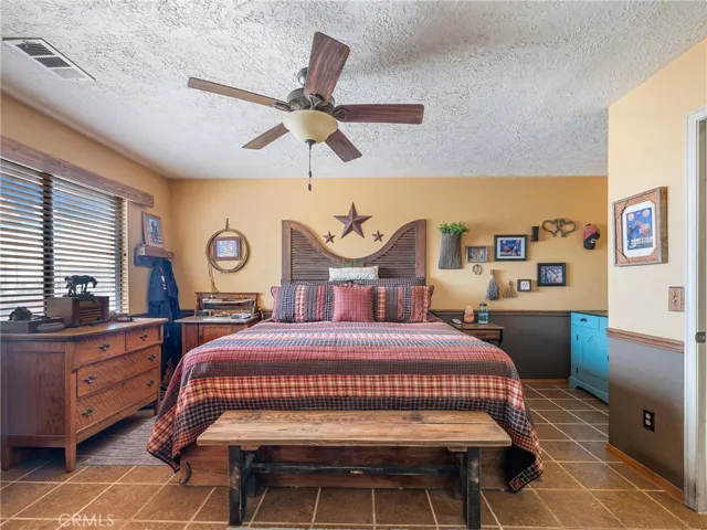 10373 Columbine Road, Oak Hills, California 92371