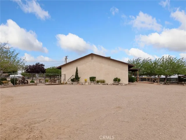 10373 Columbine Road, Oak Hills, California 92371