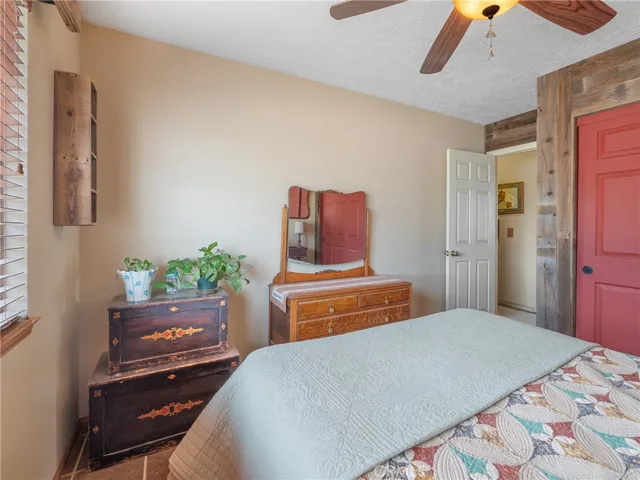 10373 Columbine Road, Oak Hills, California 92371