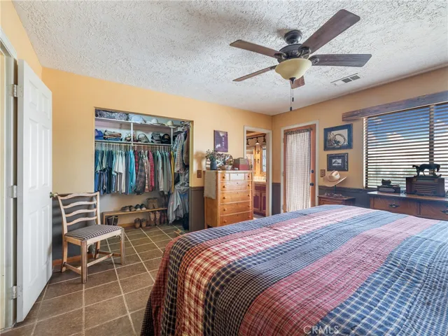 10373 Columbine Road, Oak Hills, California 92371