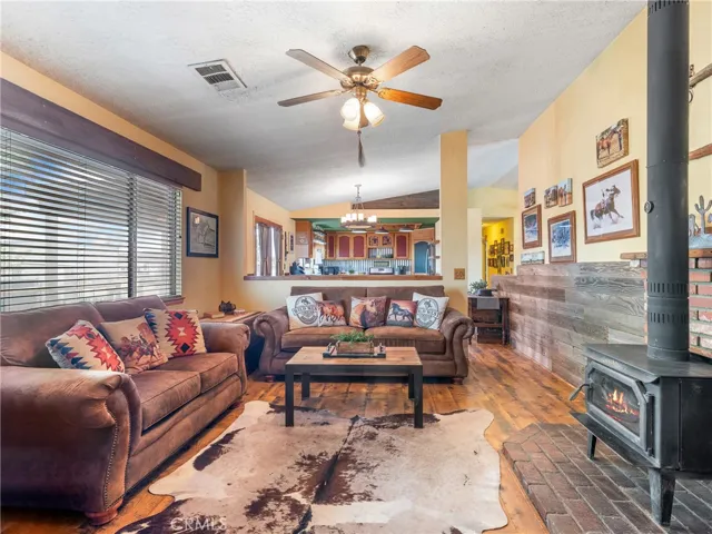 10373 Columbine Road, Oak Hills, California 92371