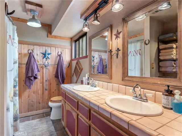 10373 Columbine Road, Oak Hills, California 92371