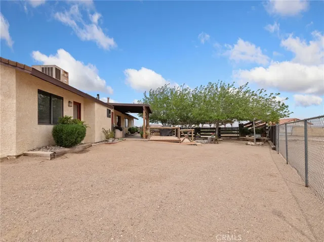 10373 Columbine Road, Oak Hills, California 92371