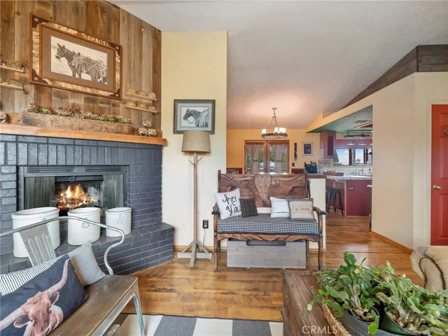 10373 Columbine Road, Oak Hills, California 92371