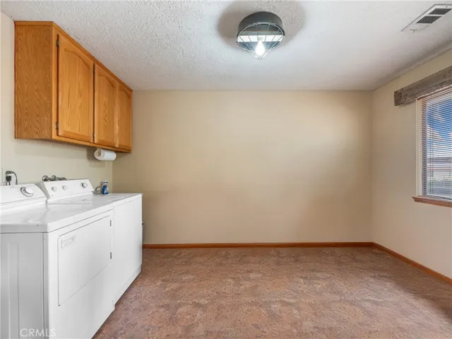 10373 Columbine Road, Oak Hills, California 92371