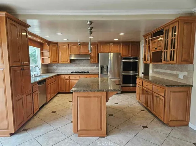 Beautiful Recently Remodeled Family Size Kitchen - A Chef's Dream
