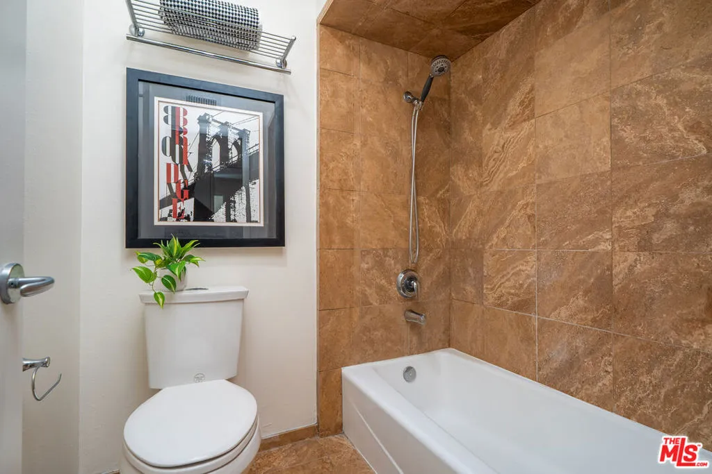 3480 Barham Boulevard 218, Los Angeles, California 90068 home-pic-8