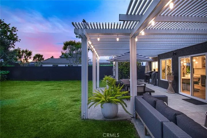 215 E 20th Street, Costa Mesa, California 92627