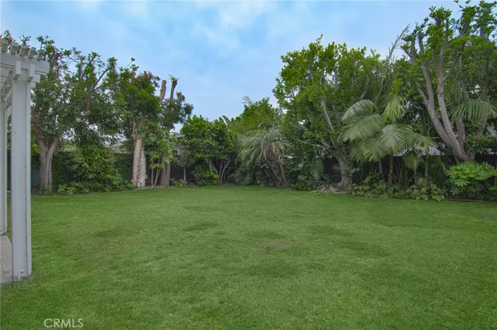 215 E 20th Street, Costa Mesa, California 92627