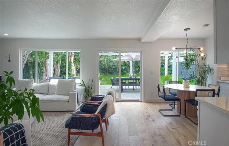 215 E 20th Street, Costa Mesa, California 92627