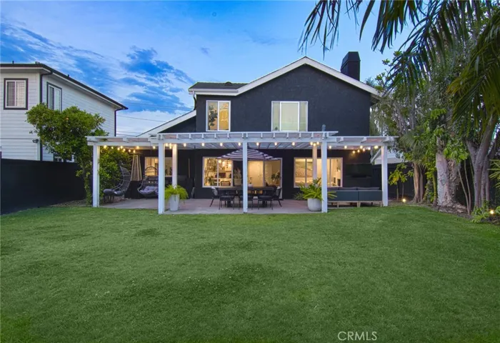 215 E 20th Street, Costa Mesa, California 92627