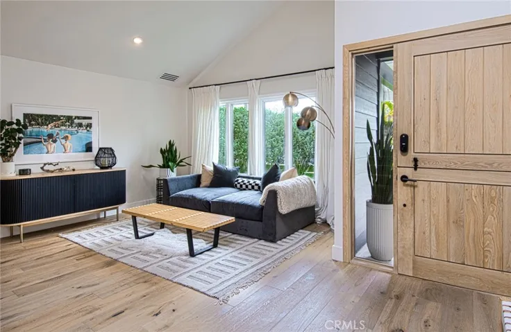 215 E 20th Street, Costa Mesa, California 92627