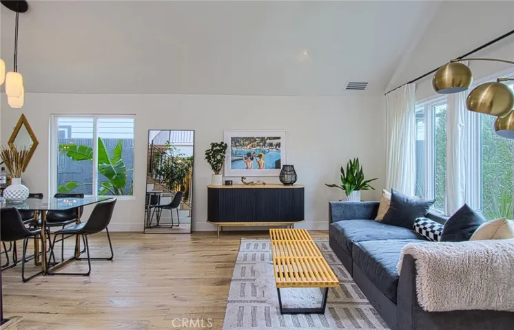 215 E 20th Street, Costa Mesa, California 92627
