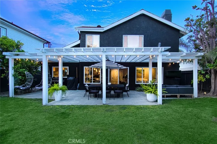 215 E 20th Street, Costa Mesa, California 92627