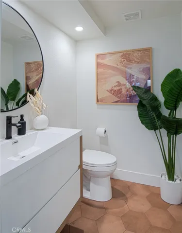 215 E 20th Street, Costa Mesa, California 92627