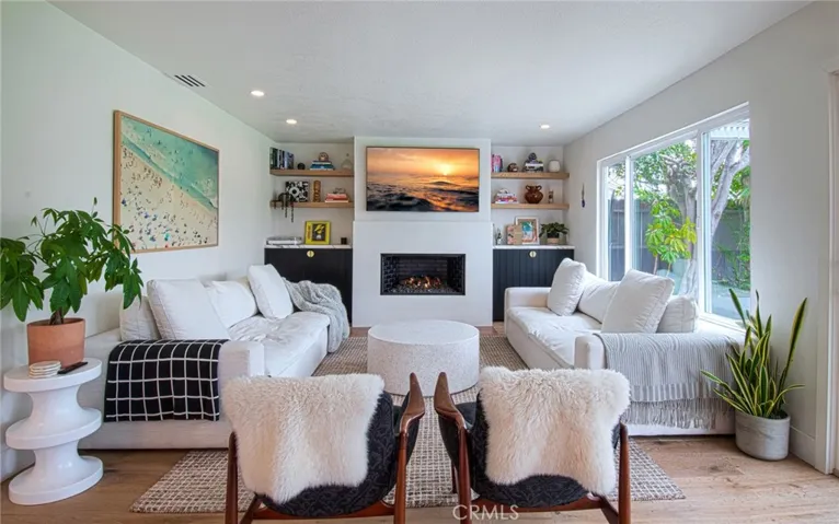 215 E 20th Street, Costa Mesa, California 92627