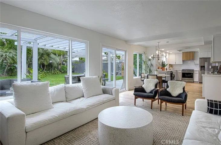 215 E 20th Street, Costa Mesa, California 92627