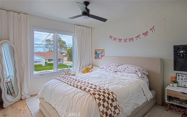 215 E 20th Street, Costa Mesa, California 92627