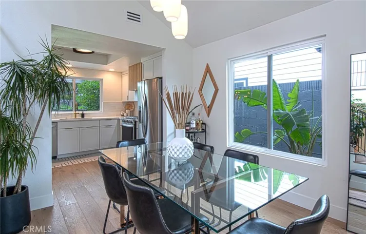 215 E 20th Street, Costa Mesa, California 92627