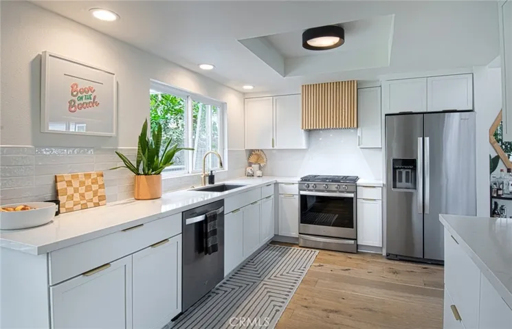 215 E 20th Street, Costa Mesa, California 92627
