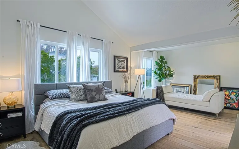 215 E 20th Street, Costa Mesa, California 92627