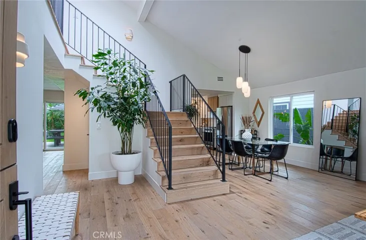 215 E 20th Street, Costa Mesa, California 92627