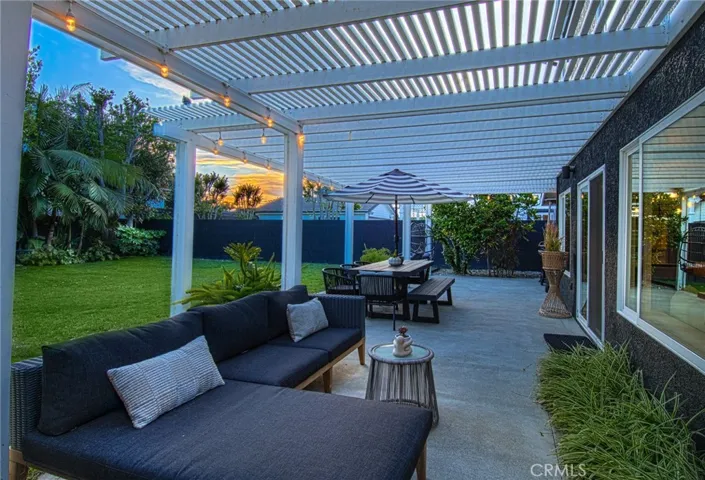 215 E 20th Street, Costa Mesa, California 92627