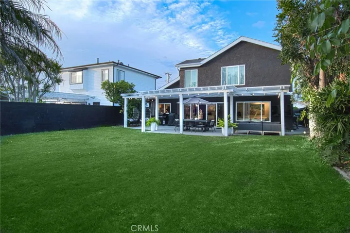 215 E 20th Street, Costa Mesa, California 92627