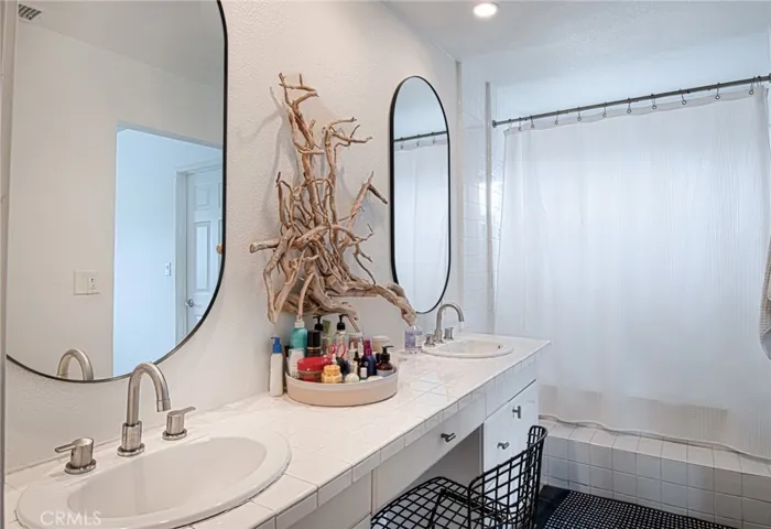 215 E 20th Street, Costa Mesa, California 92627