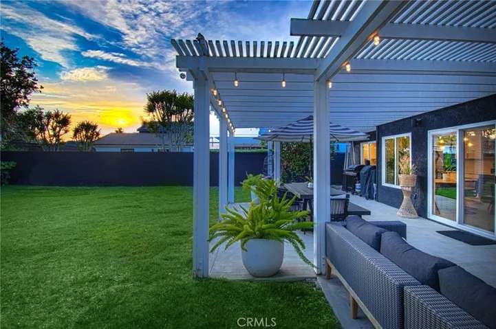 215 E 20th Street, Costa Mesa, California 92627