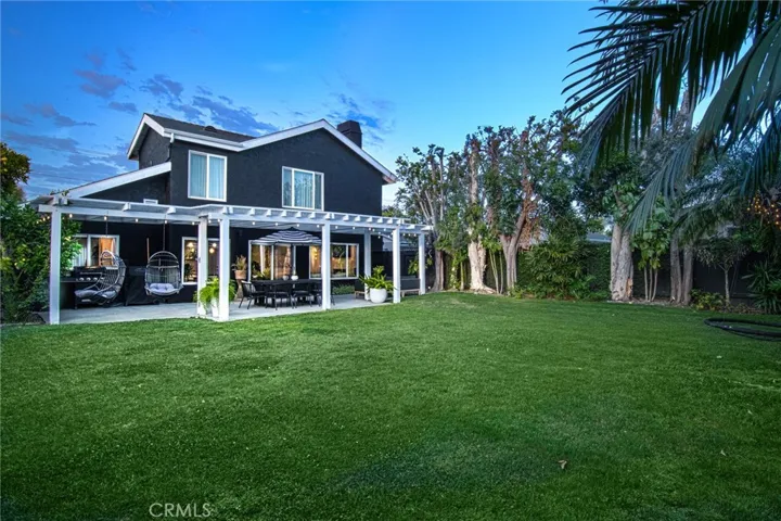 215 E 20th Street, Costa Mesa, California 92627