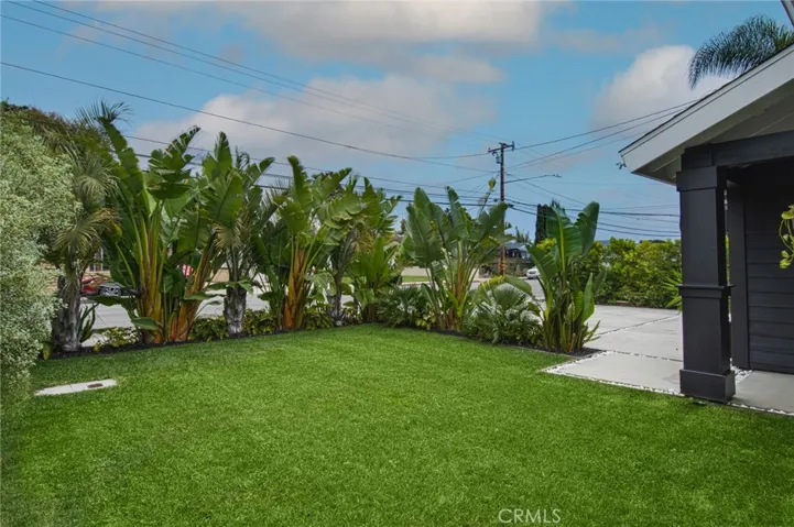 215 E 20th Street, Costa Mesa, California 92627