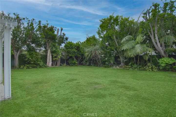 215 E 20th Street, Costa Mesa, California 92627
