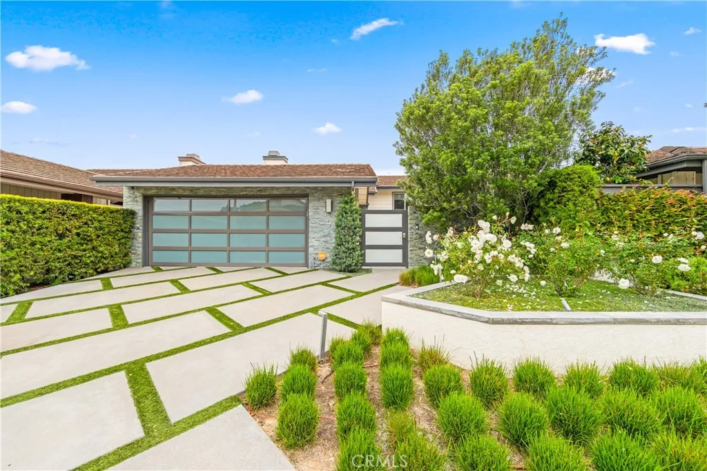 9 Jasmine Creek Dr, Corona Del Mar, California 92625, 3 Bedrooms Bedrooms, ,3 BathroomsBathrooms,Residential,For Sale,Jasmine Creek Dr,OC25093854