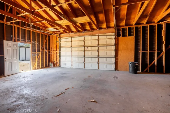 INTERIOR GARAGE