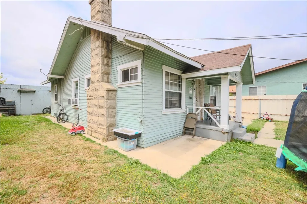 1341 N Fries, Wilmington, California 90744 home-pic-11