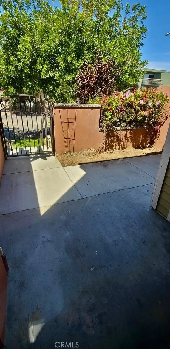 1500 Pine Avenue 19, Long Beach, California 90813 home-pic-3
