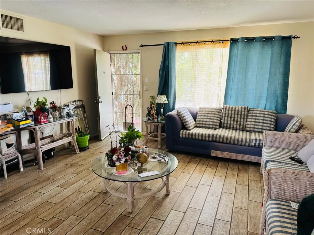 840 S. Gilbert St., Hemet, California 92543 home-pic-8