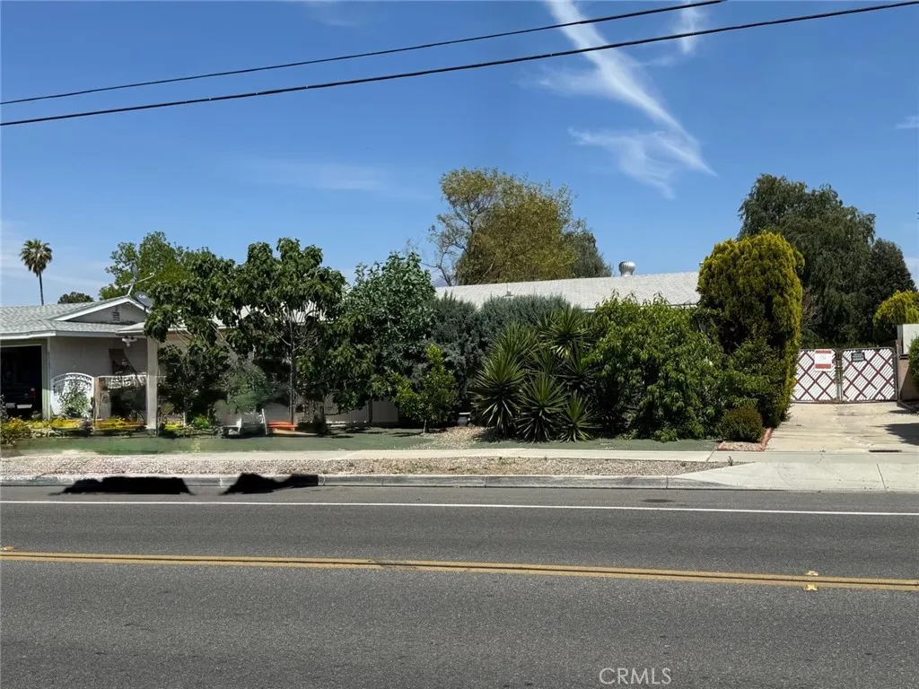 840 S. Gilbert St., Hemet, California 92543 home-pic-1
