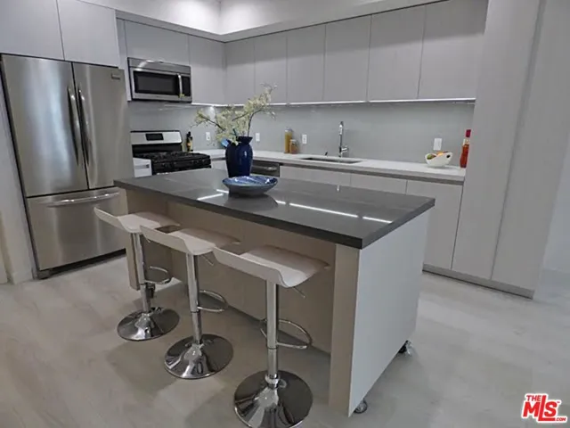 1526 Armacost Avenue 102, Los Angeles, California 90025
