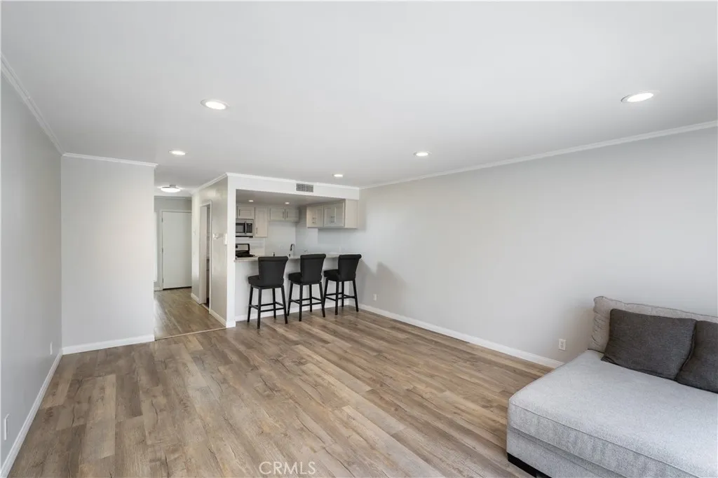 315 W Alameda Avenue 6, Burbank, California 91506 home-pic-5